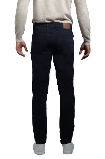 Immagine di Pantalone 5 Tasche in cotone twill tinta unita dal taglio denim, per vestire il tempo libero abbinabile ad una camicia e una maglia.