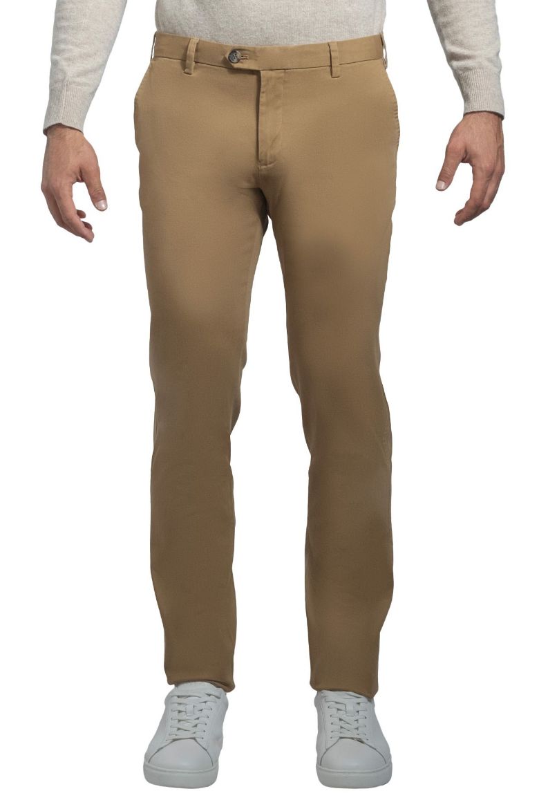 Immagine di PANTALONE INFORMALE  MODELLO CHINO IN COTONE  TWILL, TINTA UNITA, VESTIBILITA' REGULAR