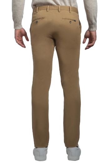 Immagine di PANTALONE INFORMALE  MODELLO CHINO IN COTONE  TWILL, TINTA UNITA, VESTIBILITA' REGULAR