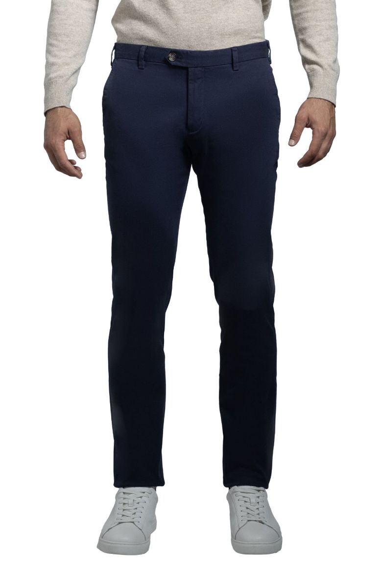 Immagine di PANTALONE INFORMALE  MODELLO CHINO IN COTONE  TWILL, TINTA UNITA, VESTIBILITA' REGULAR