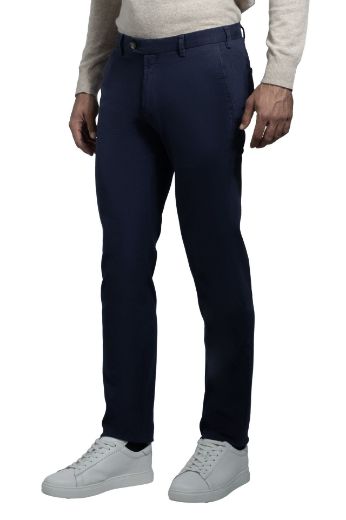 Immagine di PANTALONE INFORMALE  MODELLO CHINO IN COTONE  TWILL, TINTA UNITA, VESTIBILITA' REGULAR