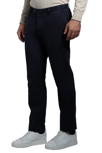 Immagine di PANTALONE INFORMALE  MODELLO CHINO IN COTONE  TWILL, TINTA UNITA, VESTIBILITA' REGULAR