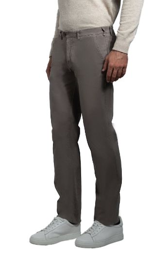 Immagine di PANTALONE INFORMALE  MODELLO CHINO IN COTONE  RASO, TINTA UNITA, VESTIBILITA' SLIM