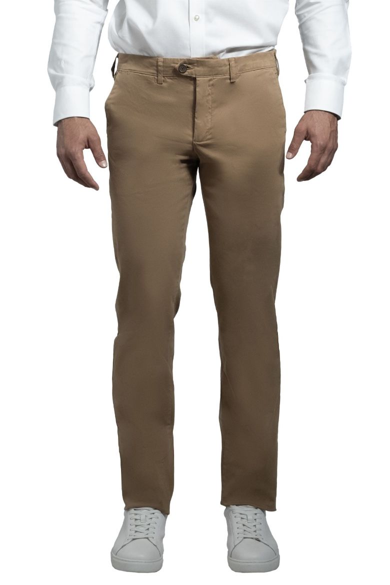 Immagine di PANTALONE INFORMALE  MODELLO CHINO IN COTONE  RASO, TINTA UNITA, VESTIBILITA' SLIM