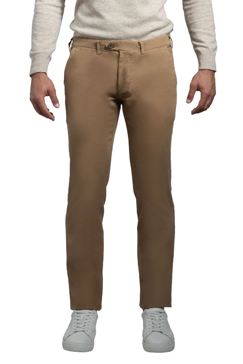 Immagine di PANTALONE CHINO IN TESSUTO ARMATURATO UNITO